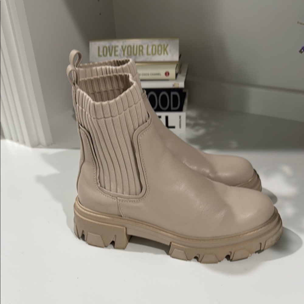 Women's Beige lugg sole boots